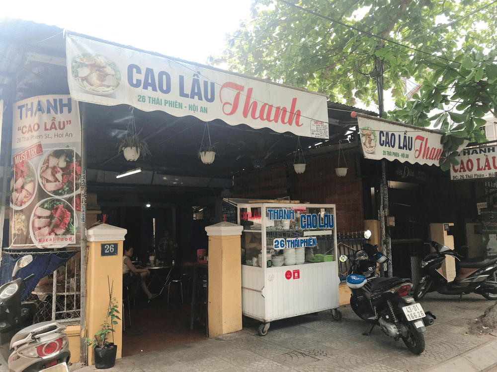This humble spot at 26 Thai Phien has been serving legendary cao lau for generations (Source: THANH Cao Lầu 26 Th&aacute;i Phi&ecirc;n Hội An)